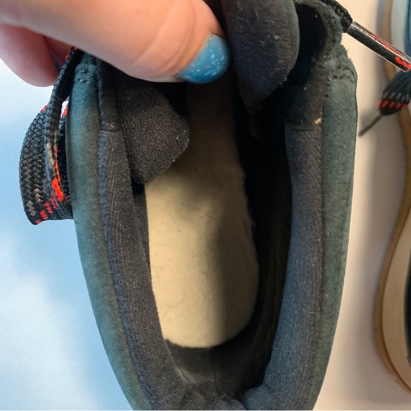 UGG Women's Lakeside Black Ankle Suede Ankle Red Lace-up Boot womens size 9 - Picture 6 of 7